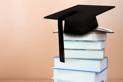 本科无学位能报考上海社会科学院在职研究生吗？